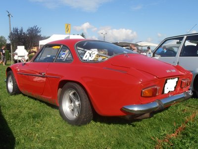 une rare a110 rouge