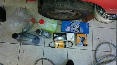 pièces pour vidange bien méritée , une courroie d'alternateur et de distribution ainsi que des plaquettes de freins pour les étriers de saxo vts