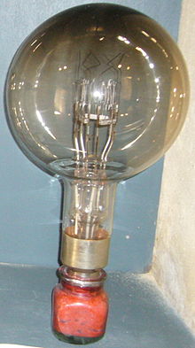 220px-Ancienne_ampoule_phare_eckmuhl.jpg
