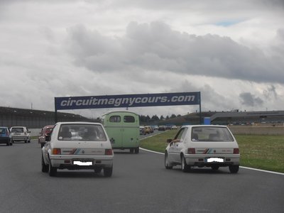 c'est partie pour le tour du circuit