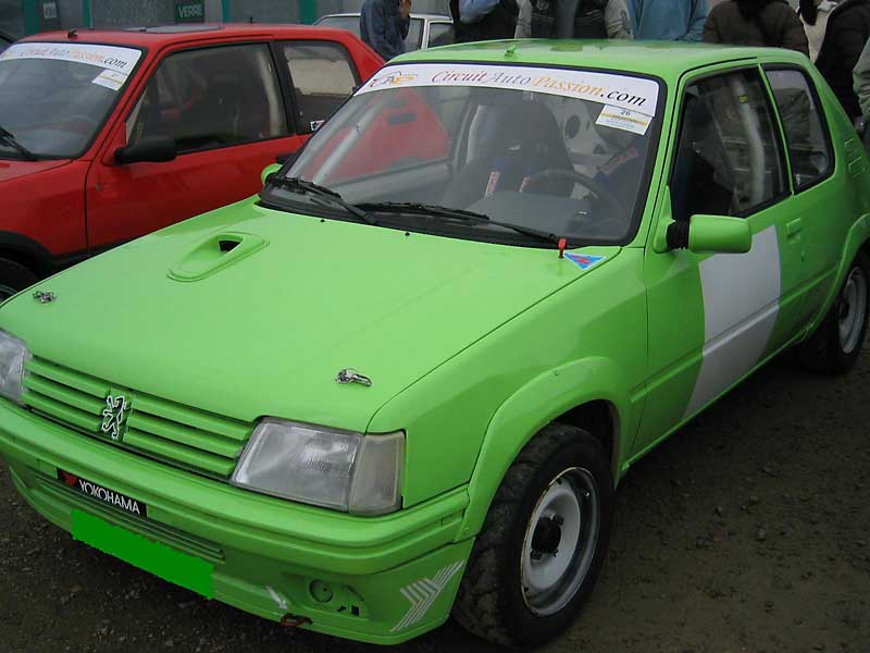 205 vue avant.JPG