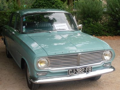 et une rare Vauxhall