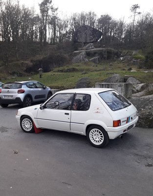 Pose devant le rocher de  " la Peyro Clabado "