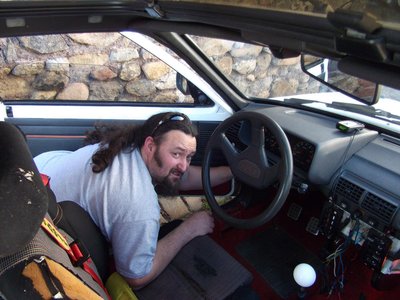 "Vas voir sur la GTI pour voir où allait le fil que t'as enlevé"....<br />"c'est encore plus le bordel sur la tienne"