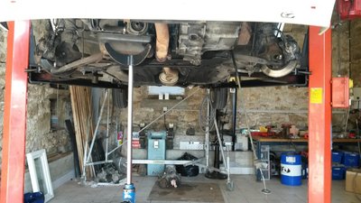 démontage du train avant ( ce qui nécessaire ) pour pouvoir remplacer la boite de vitesse